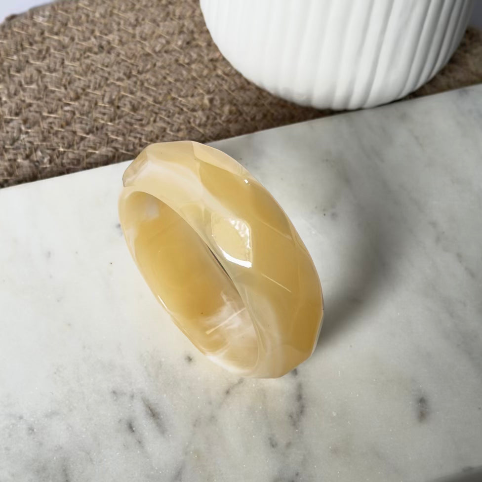 Cream curve wave bangle