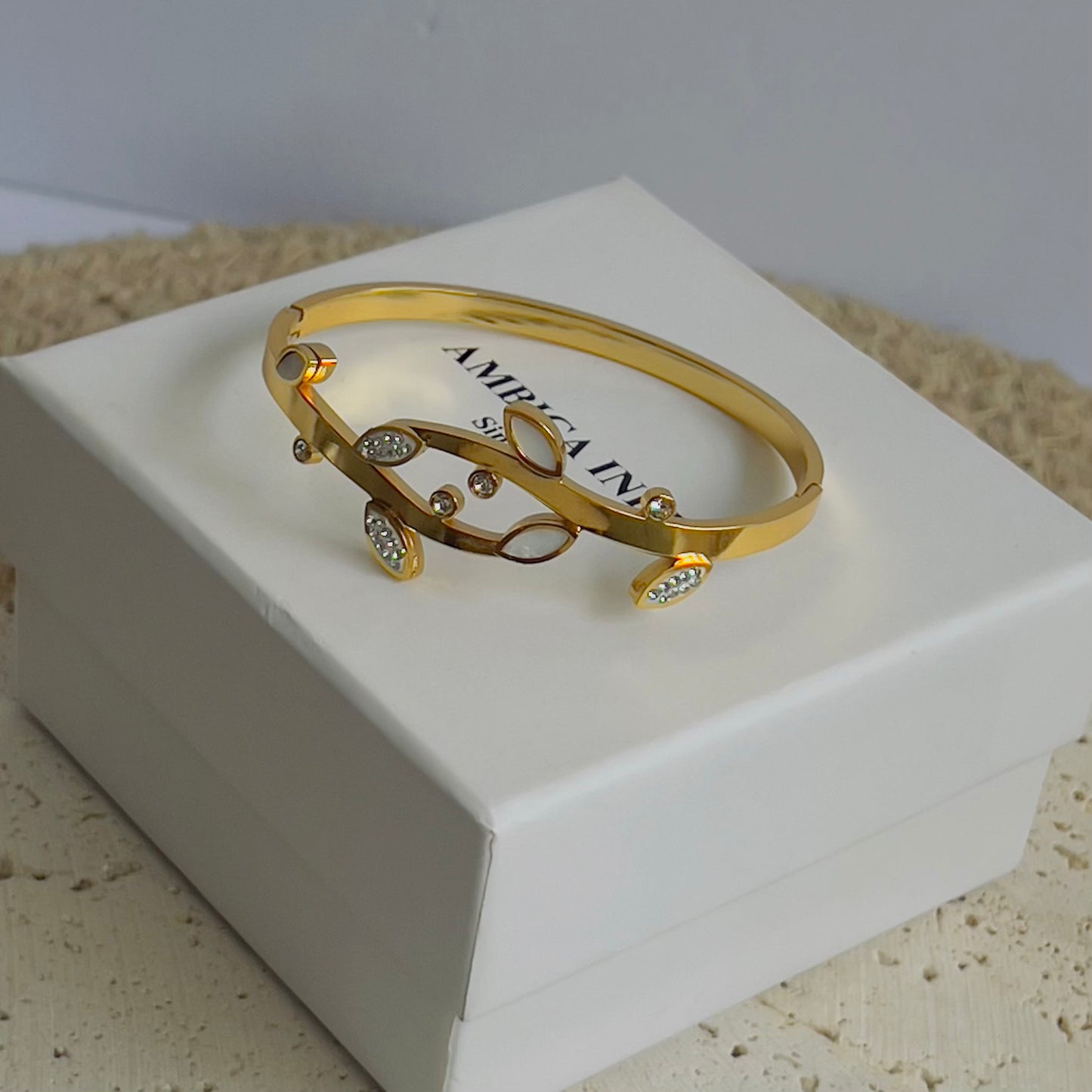 Leaf bracelet