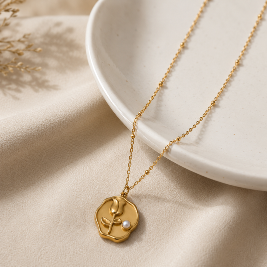 Rose pearl necklace