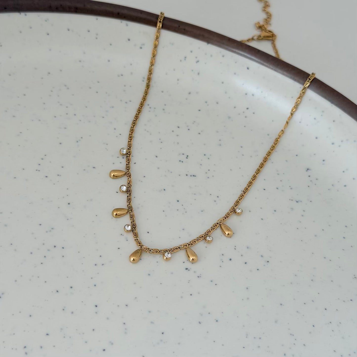 Drop with crystal necklace