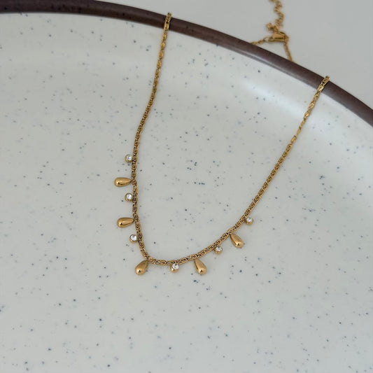 Drop with crystal necklace