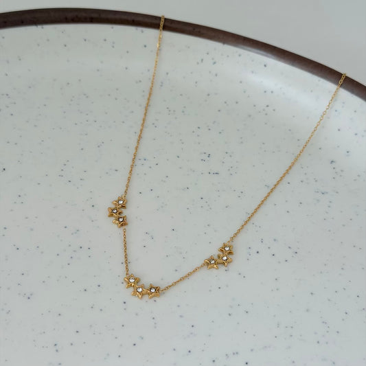 Tiny star necklace
