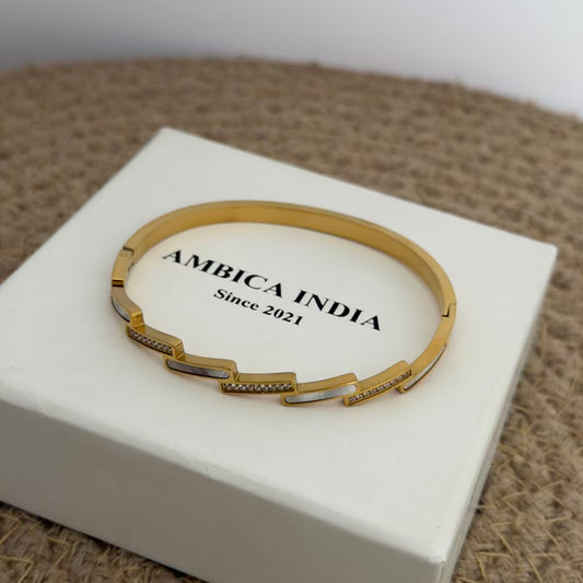 Mother pearl with crystal bracelet