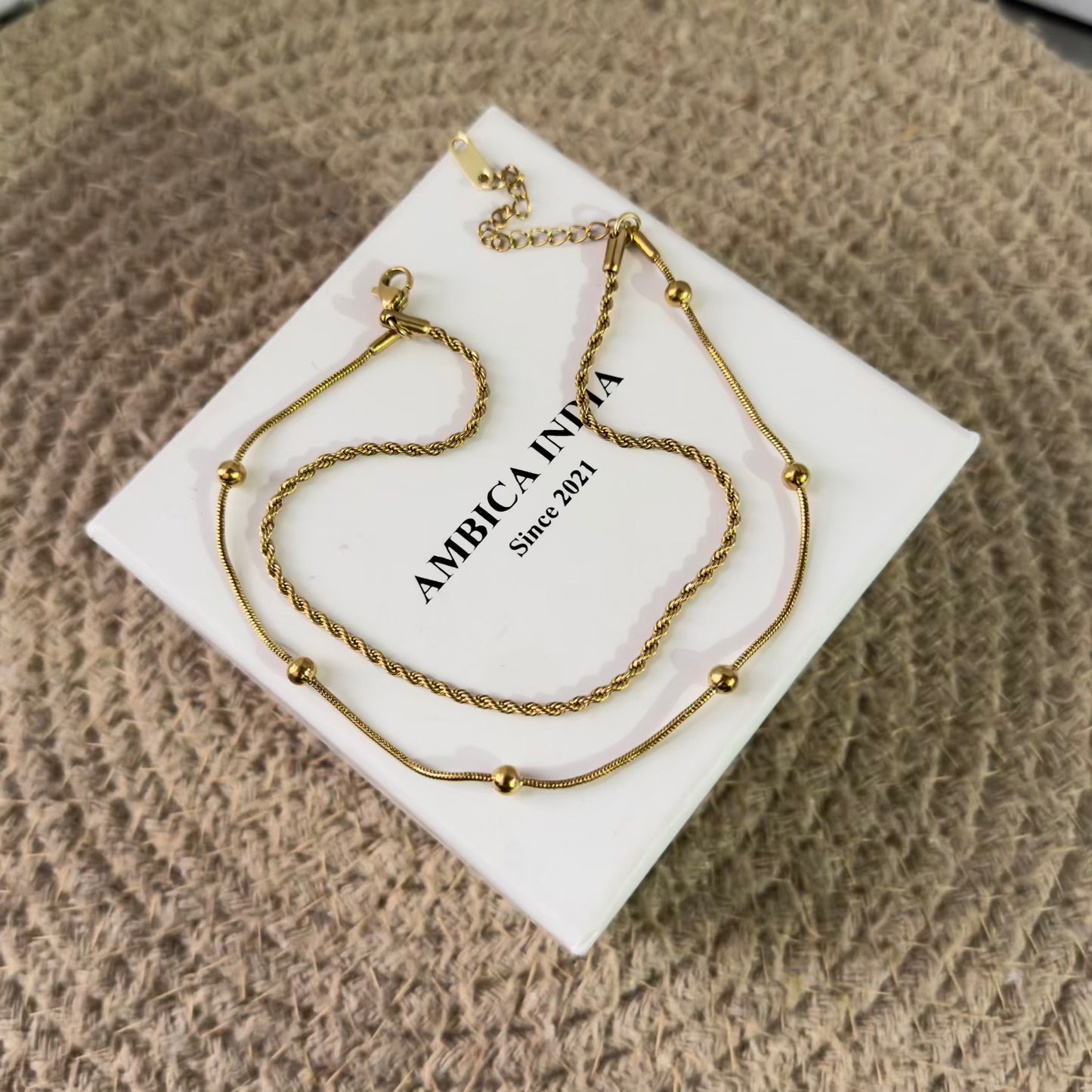 Twisted chain layered anklet