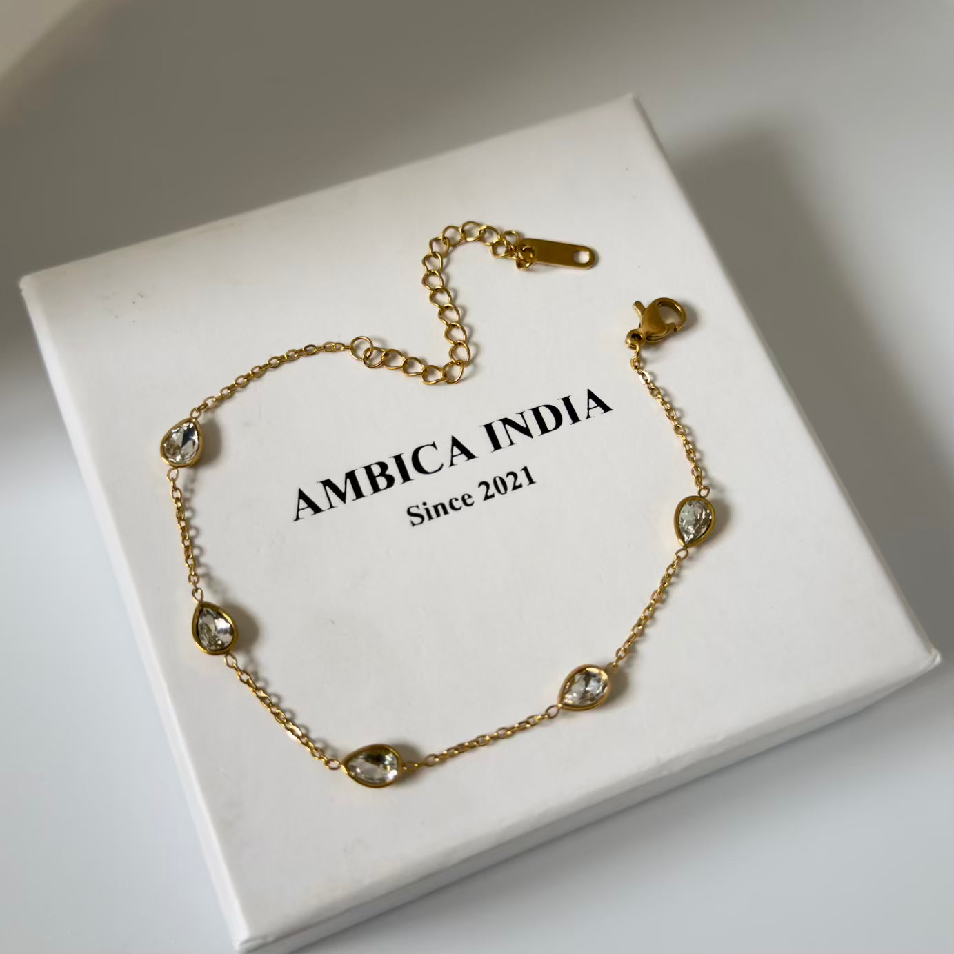 Drop white crystal bracelet