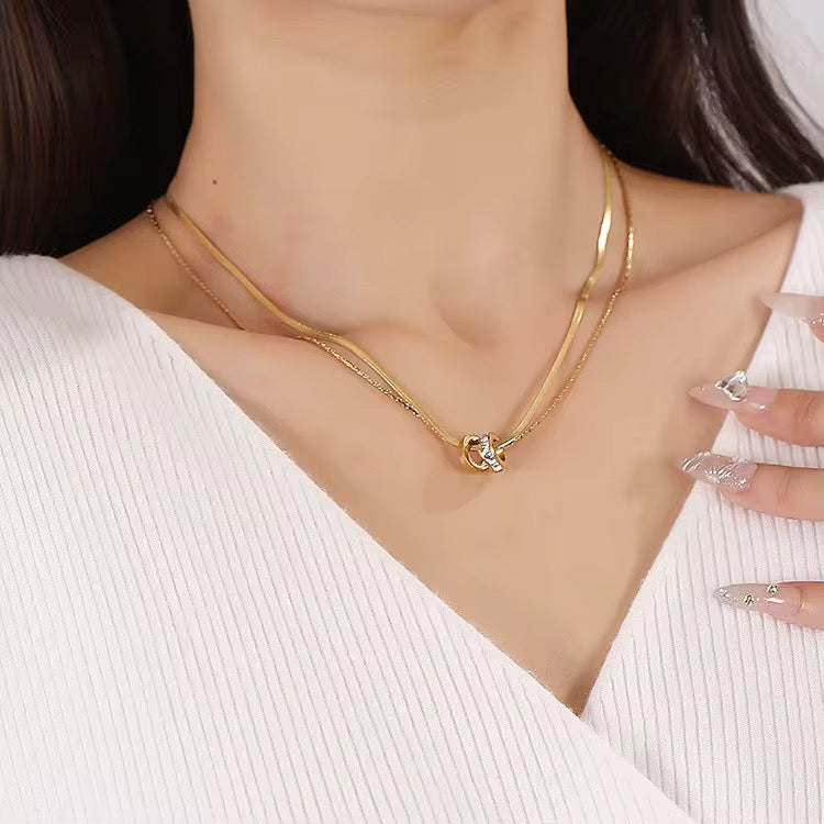 Classic necklace