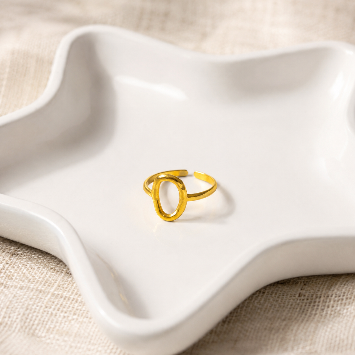 Oval adjustable ring