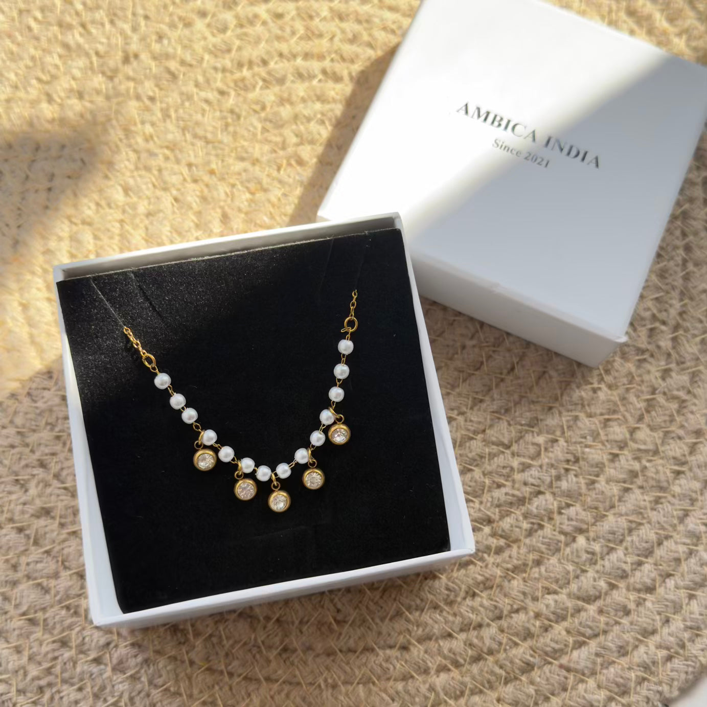 Pearl with crystal necklace