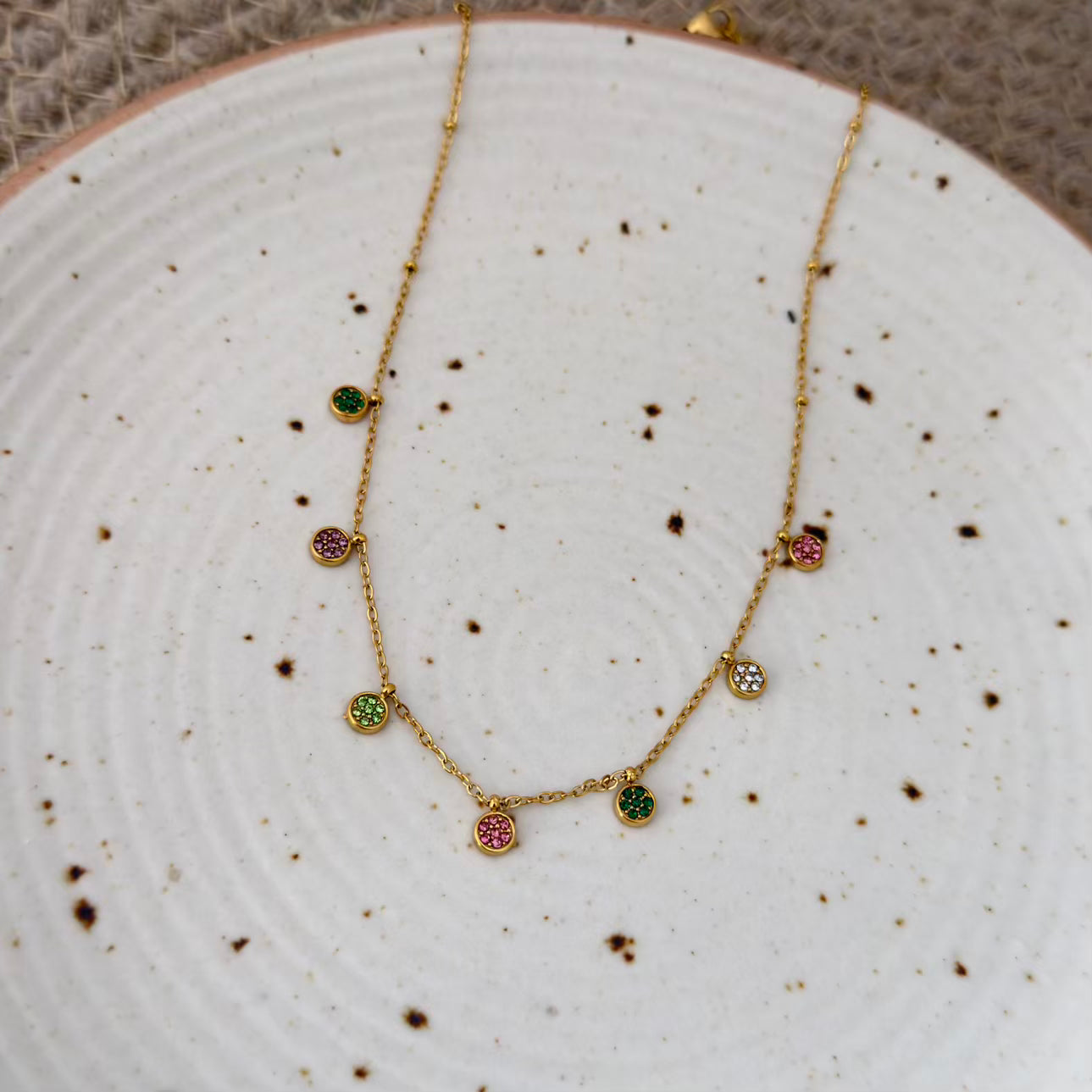 Petal round necklace