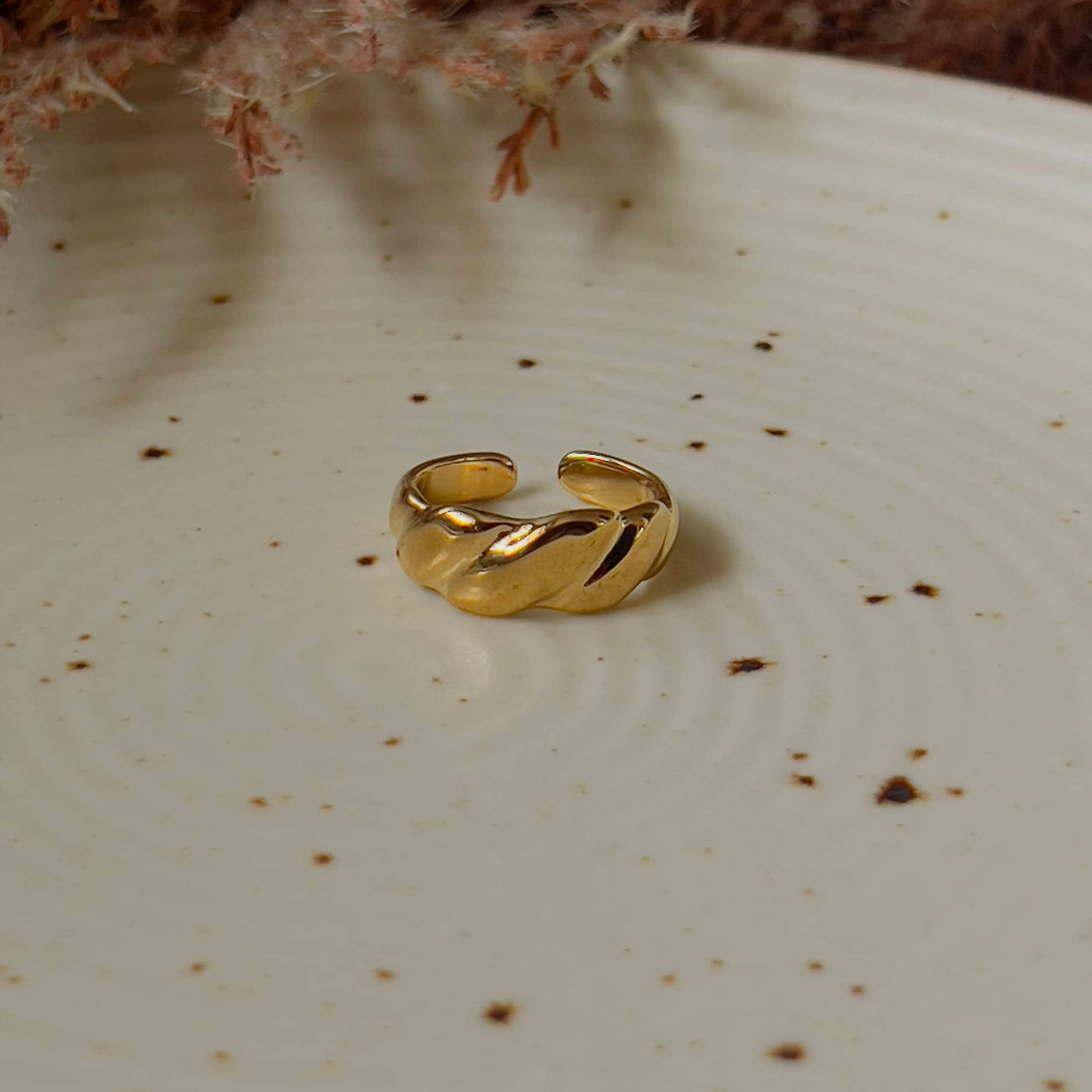 Croissant ring