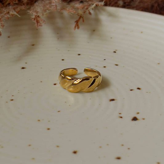 Croissant ring
