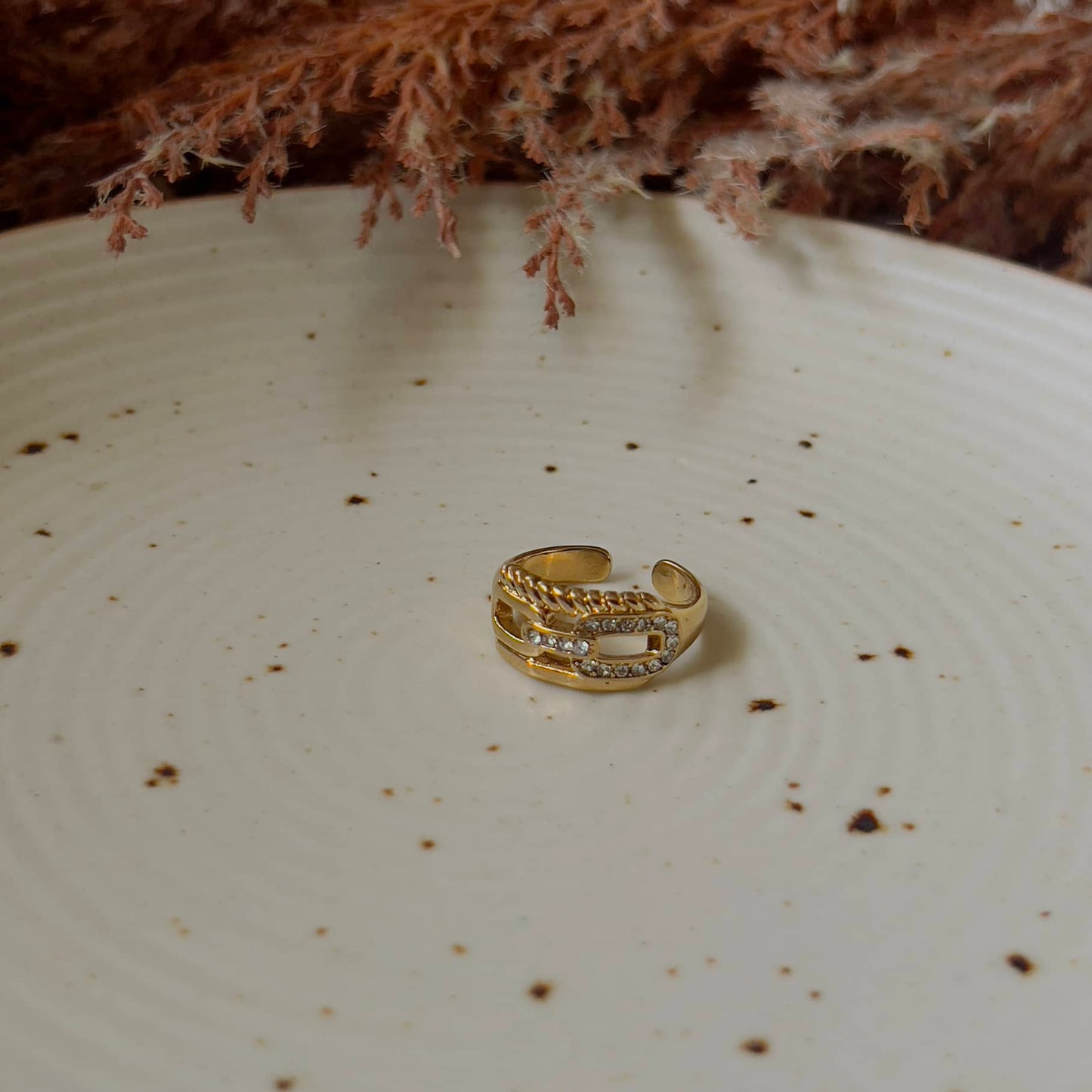 Link studded ring