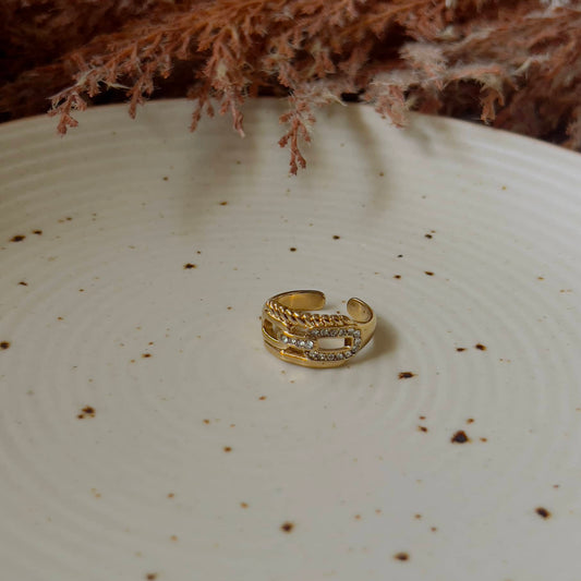 Link studded ring