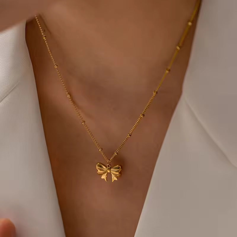 Bow necklace