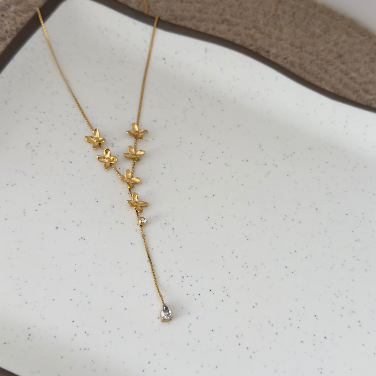 Daisy necklace