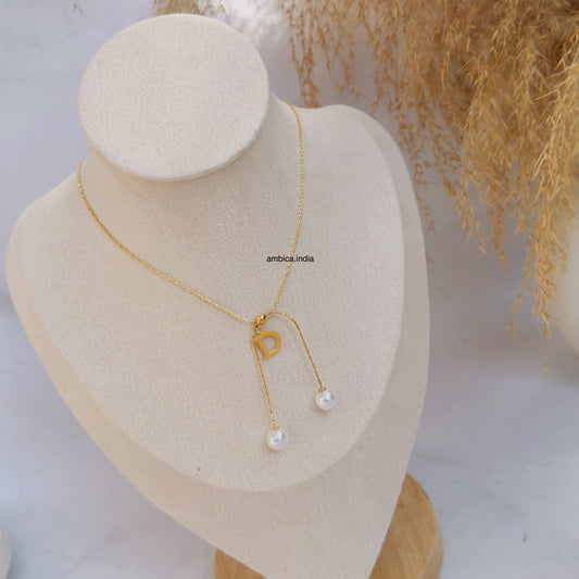 Hanging pearl with D necklace