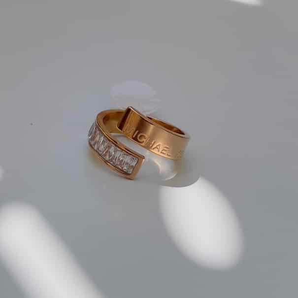 Luxury ring