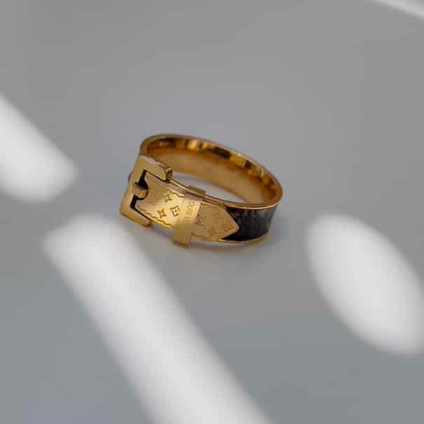 Luxury ring