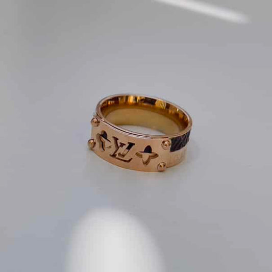 Luxury ring
