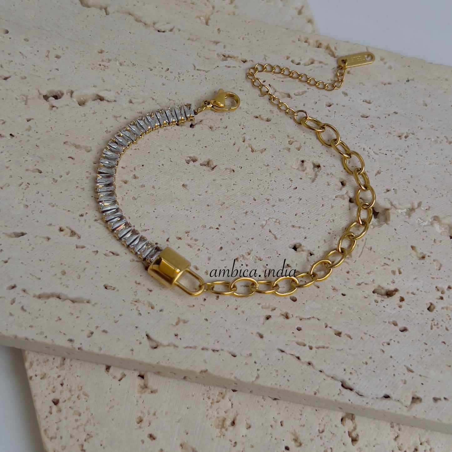 Link lock bracelet