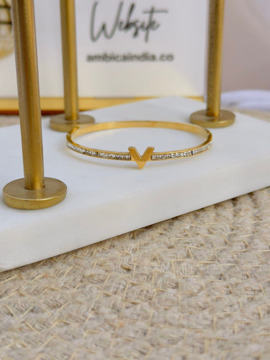 V studded bracelet