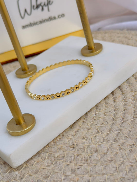 Roman with round crystal bracelet