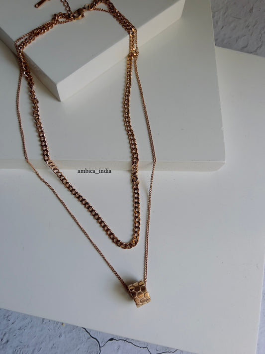 Round pendant with layered necklace