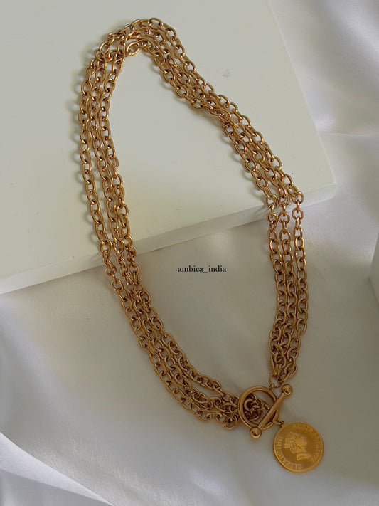 Queen links chain necklaces