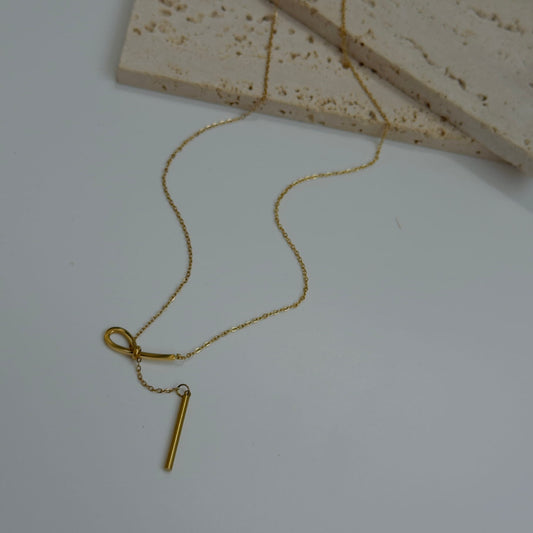 Knot hanging necklace