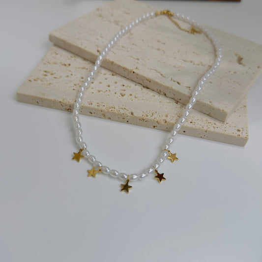 Star with pearl necklace