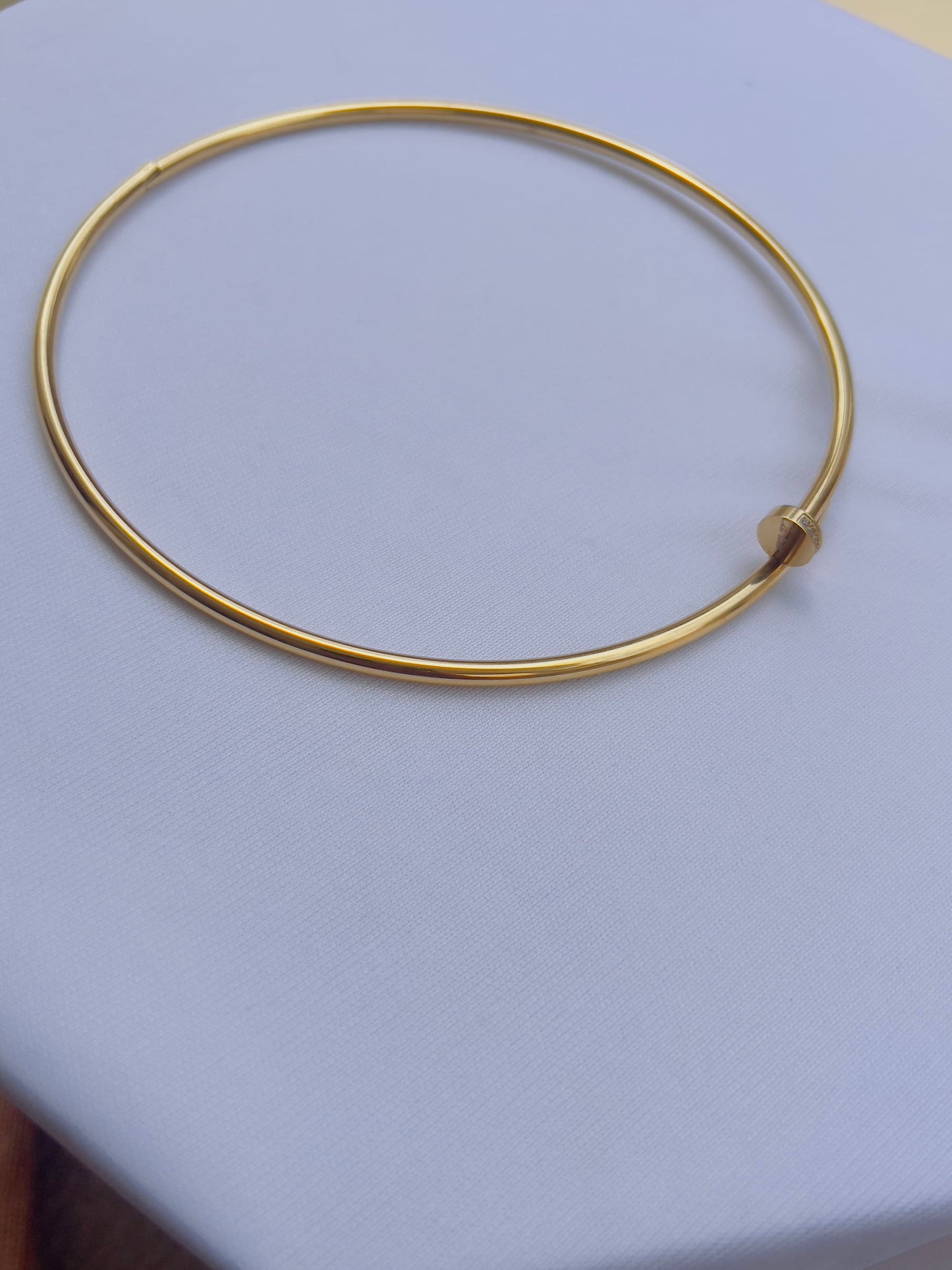 Nail choker