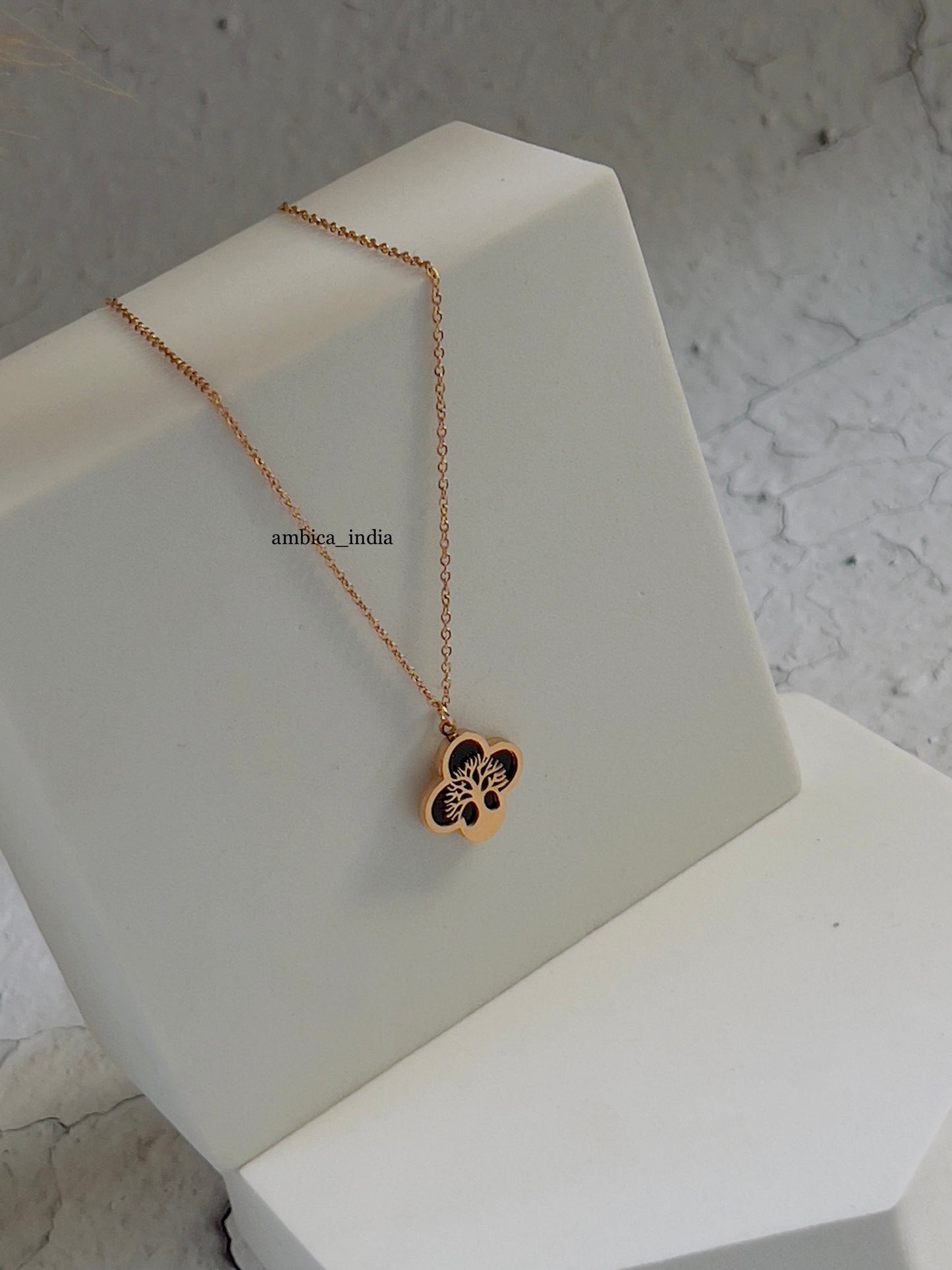 Tory necklace