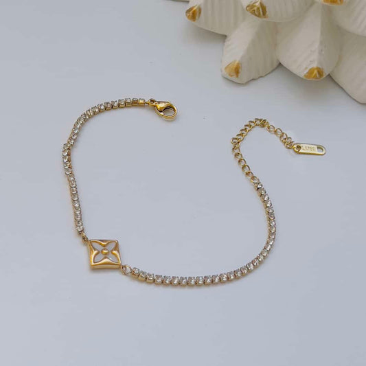 Clover with small crystal bracelet