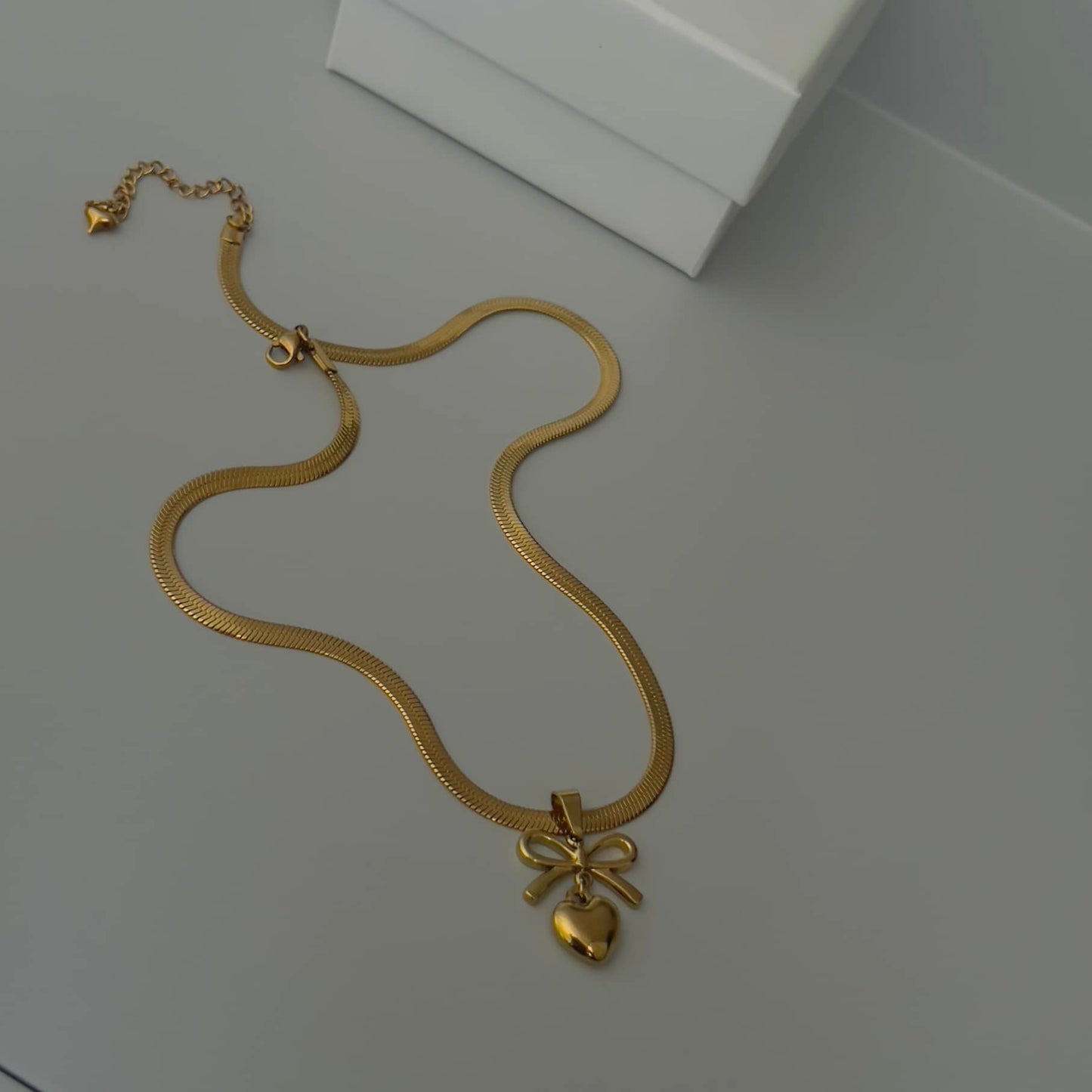 Heart with bow Sanke chain necklace