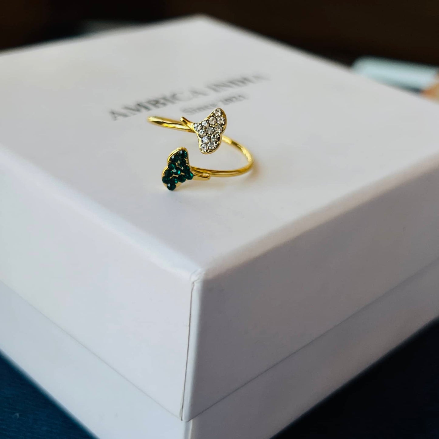 Green &amp; white crystal adjustable ring